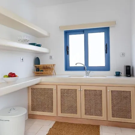 Beach House Perivolos Santorini Apartment