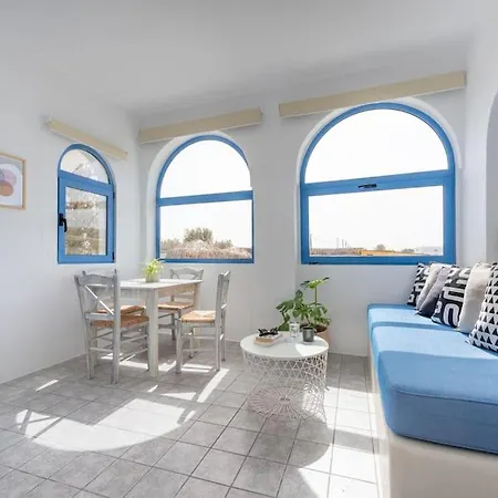 Beach House Perivolos Santorini *